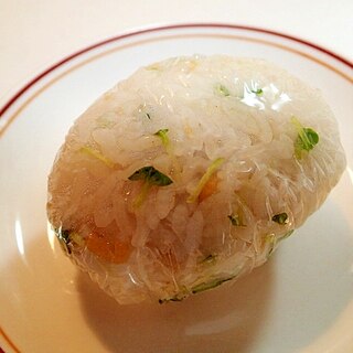 かいわれ大根と天かすの海苔マヨおにぎり